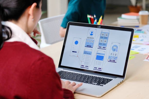 Mastering UI/UX Design: Growth Strategies, Challenges, and the Power of Digital Tools - How Digital Visiting Card Helps UI/UX Designers in their business